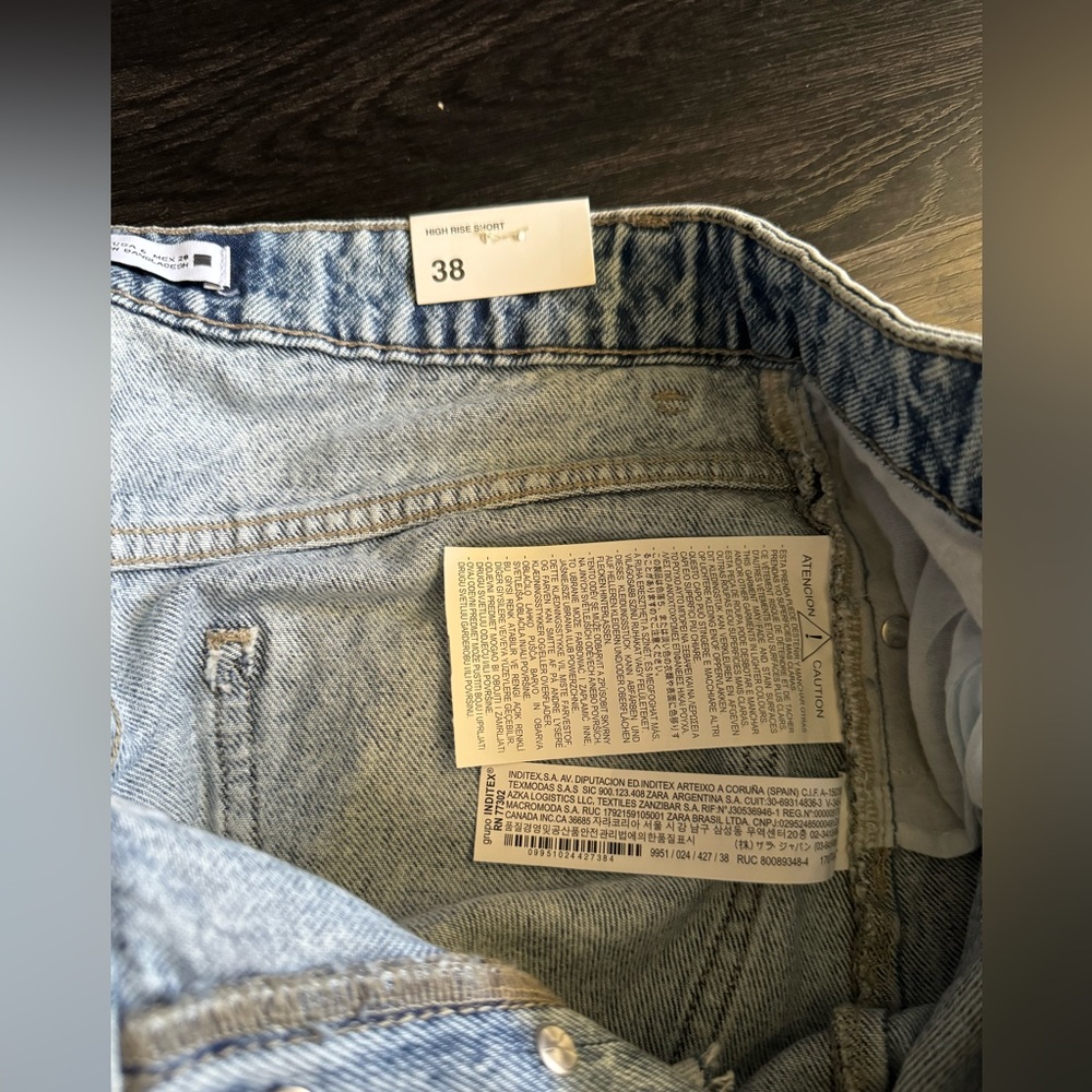Zara high rises distressed Jean shorts with white label - Picture 5 of 9